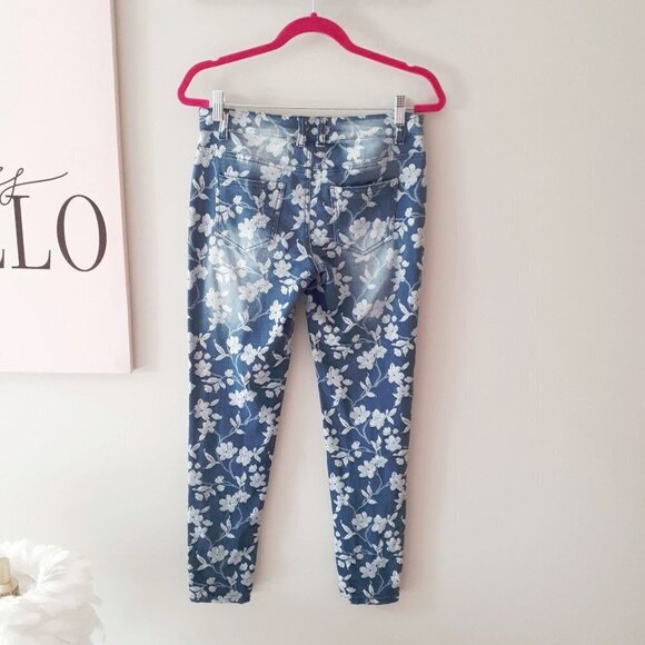 EUC Suko Jeans blue & white floral print faded denim jeans, 4 - Picture 8 of 9